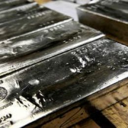 Выгодны ли инвестиции в серебро? Серебро растет быстрее золота
